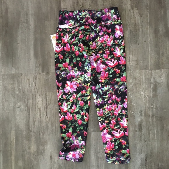 C & C Sport🌞Floral Capri Leggings/NWT - Picture 2 of 4